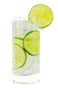 Wasserglas mit Limetten