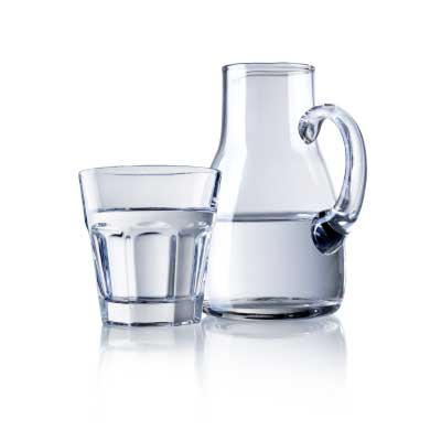 Leitungswasser in Karaffe