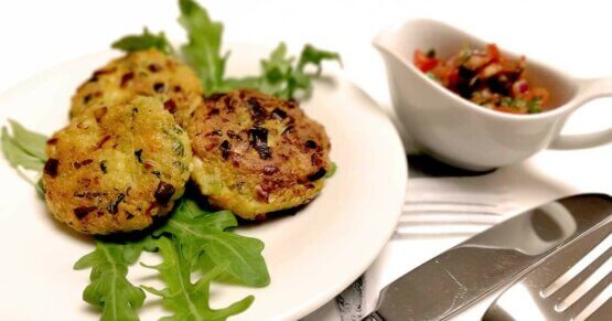 Pikante Tofutaler mit Chili-Salsa