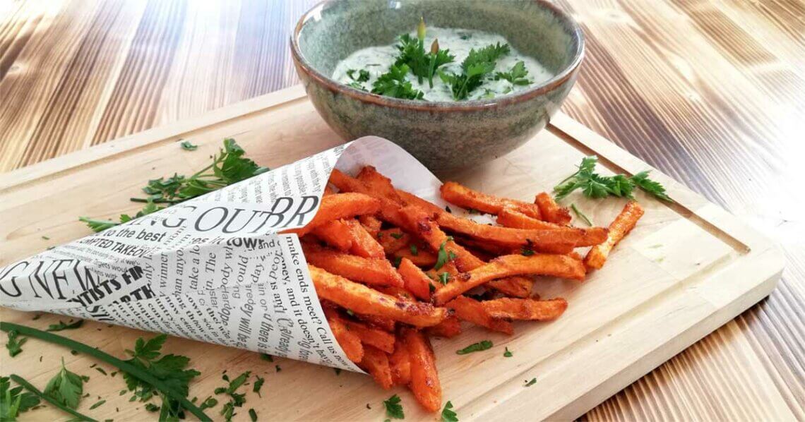 Rezept Knusprige Susskartoffel Pommes Mit Joghurt Dip Vegan