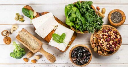 Mit veganen Proteinquellen den Muskelaufbau maximieren