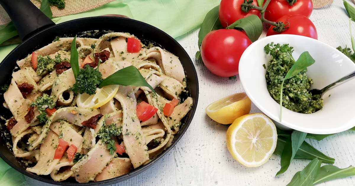 Bärlauchpesto auf selbstgemachter Pasta