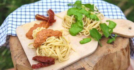 Veganes Basilikum- und Tomatenpesto